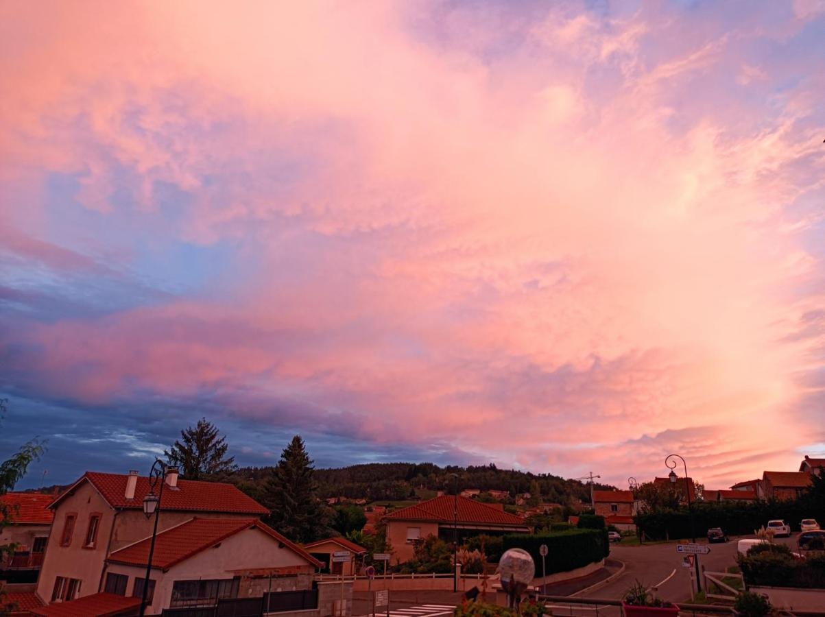 Les Pierres Folles Bed & Breakfast Rozier-en-Donzy Luaran gambar