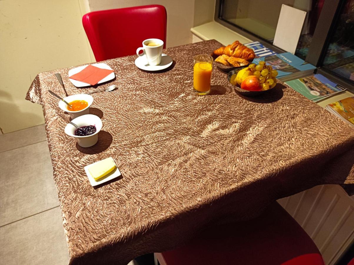 Les Pierres Folles Bed & Breakfast Rozier-en-Donzy Luaran gambar