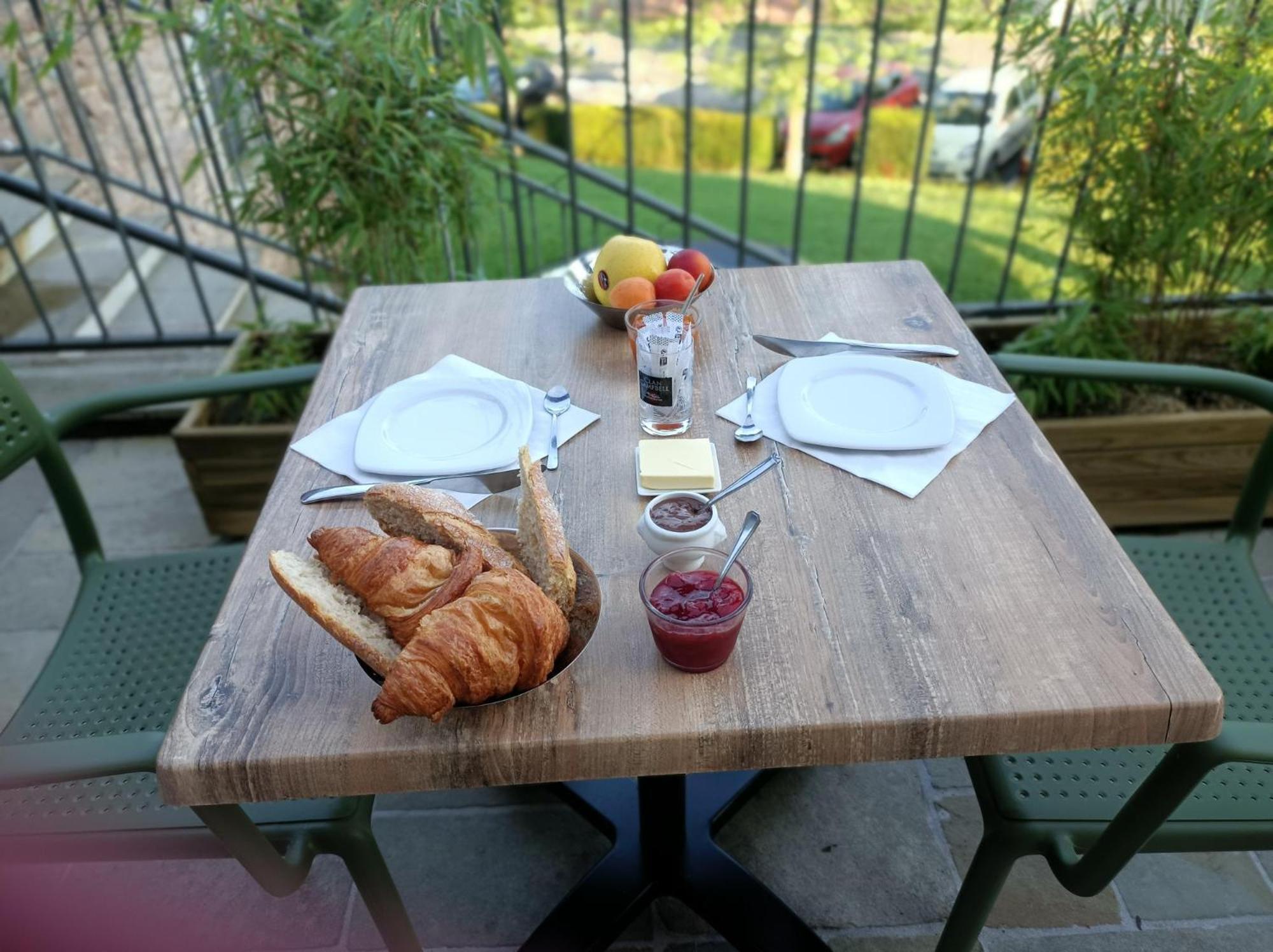 Les Pierres Folles Bed & Breakfast Rozier-en-Donzy Luaran gambar
